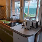 Squat Deluxe Berlin, The 3*