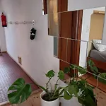 Squat Deluxe Berlin, The 3*
