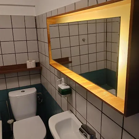 Squat Deluxe Berlin, The Maison d'hôtes