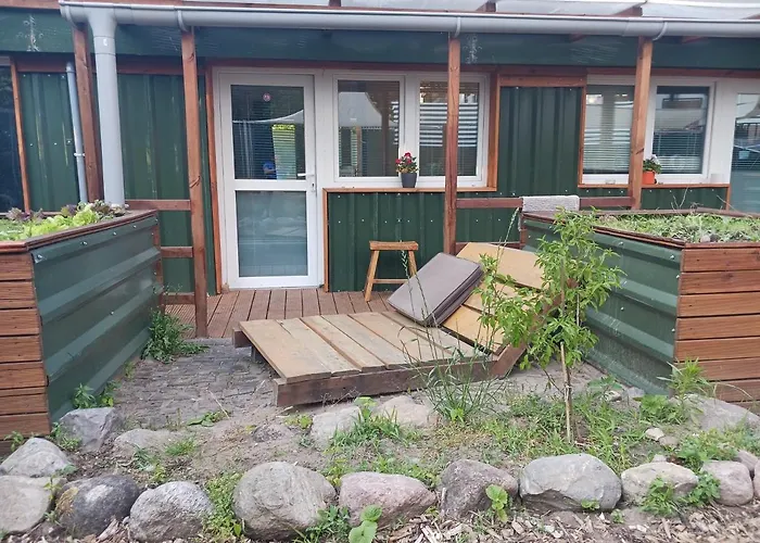 Squat Deluxe Berlin, The 3*