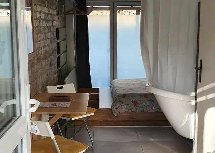 Squat Deluxe Berlin, The Gæstehus 3*