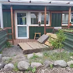 Squat Deluxe Berlin, The 3*