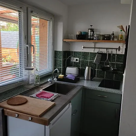 Squat Deluxe Berlin, The Gasthof Berlin