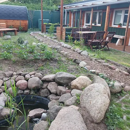 Squat Deluxe Berlin, The 3*