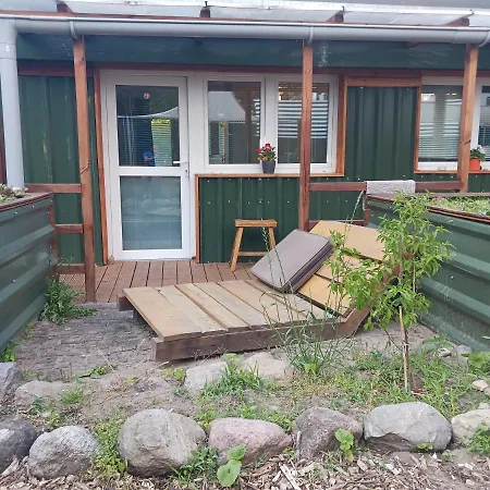 Squat Deluxe Berlin, The 3*