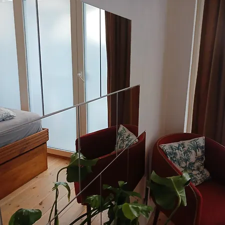 Squat Deluxe Berlin, The Gasthof 3*