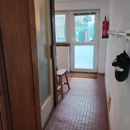 Squat Deluxe Berlin, The 3* Berlin