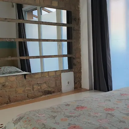 Gasthof Squat Deluxe Berlin, The Berlin