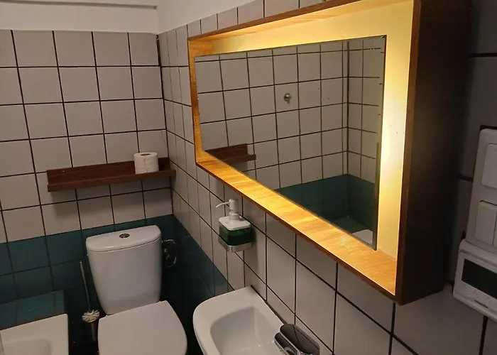 Squat Deluxe Berlin, The Gasthof