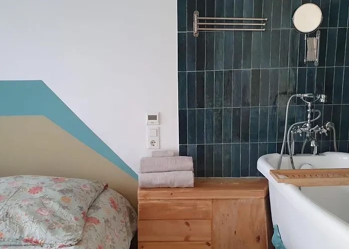 Squat Deluxe Berlin, The Gasthof Berlin