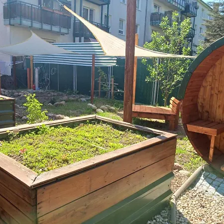 Squat Deluxe Berlin, The Berlijn