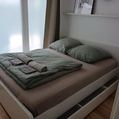 Squat Deluxe Berlin, The Gasthuis Berlijn