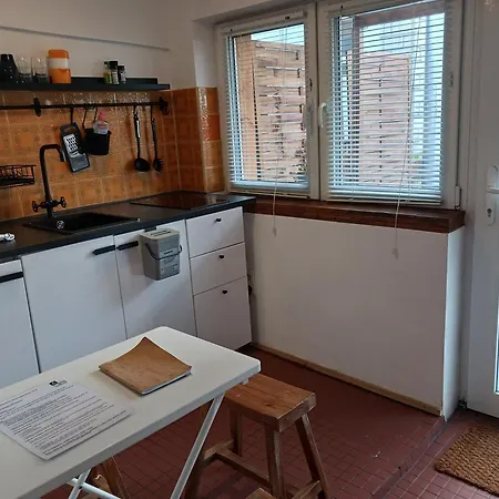 Squat Deluxe Berlin, The Gasthuis 3*