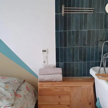 Squat Deluxe Berlin, The Gasthuis Berlijn