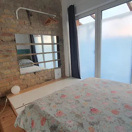 Squat Deluxe Berlin, The Gasthuis Berlijn