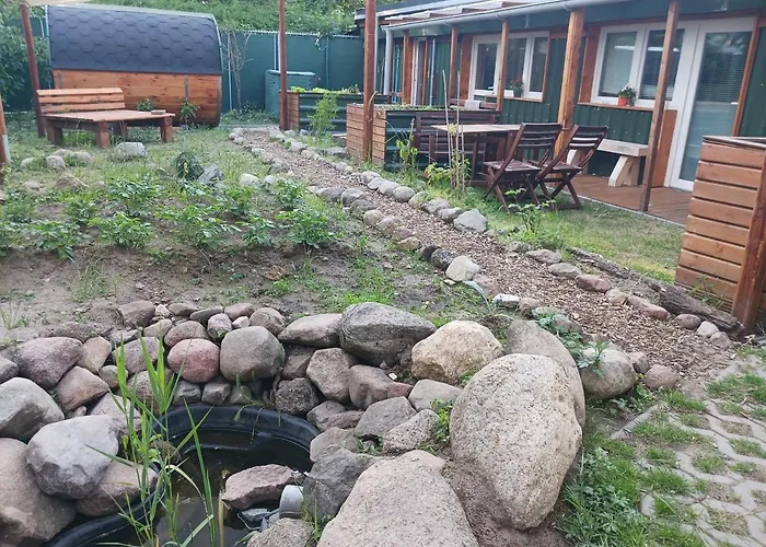 Squat Deluxe Berlin, The 3*