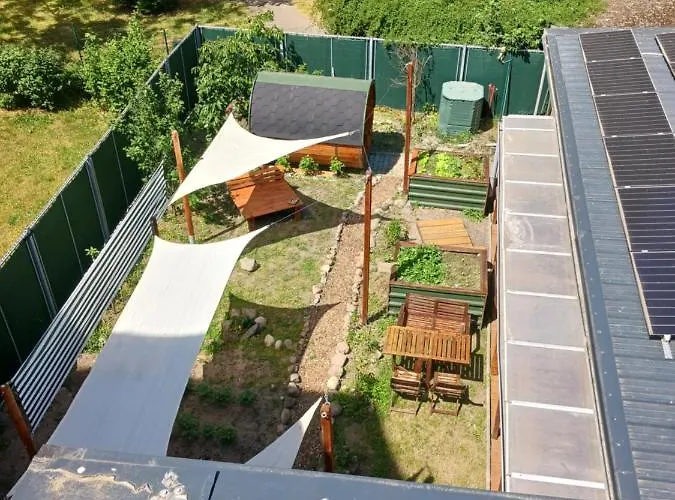 Squat Deluxe Berlin, The Pensionat Berlin