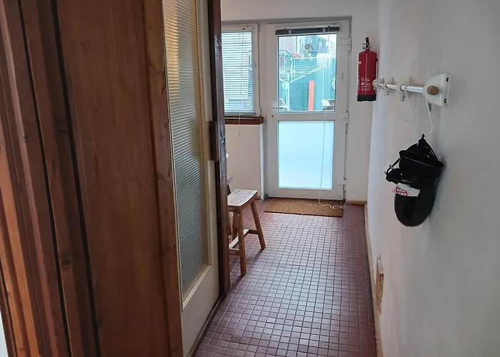 Squat Deluxe Berlin, The 3* Berlin