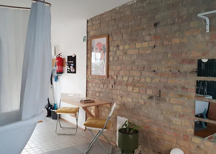 Squat Deluxe Berlin, The