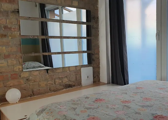 Konukevi Squat Deluxe Berlin, The Berlin