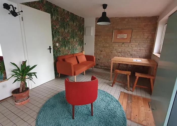 Squat Deluxe Berlin, The